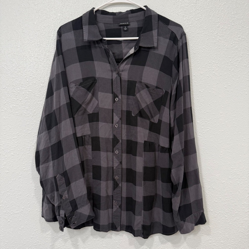 Torrid Grey Black Buffalo Plaid Button Down Shirt Peplum Back Rayon Womens Sz 2